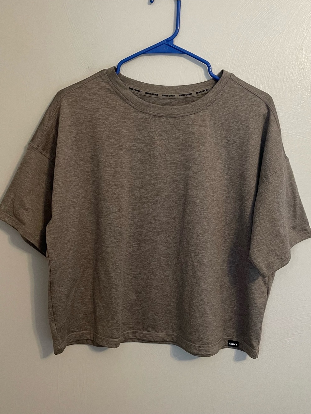DKNY Sport Tan Women’s Short Sleeve Athletic Tee Shirt Size Medium